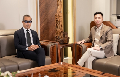 Fashionisto Thuận Nguyễn Trải Nghiệm Showroom Gỗ Óc Chó Triệu Đô tại TP.HCM